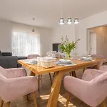 3 Bedroom Cozy In Hébergement de vacances