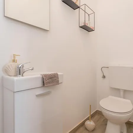 Stunning In With Kitchen