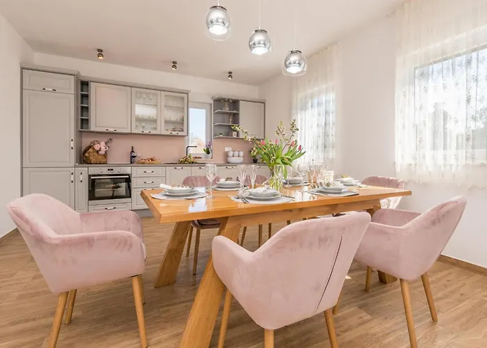 3 Bedroom Cozy In