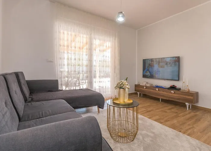 3 Bedroom Cozy In