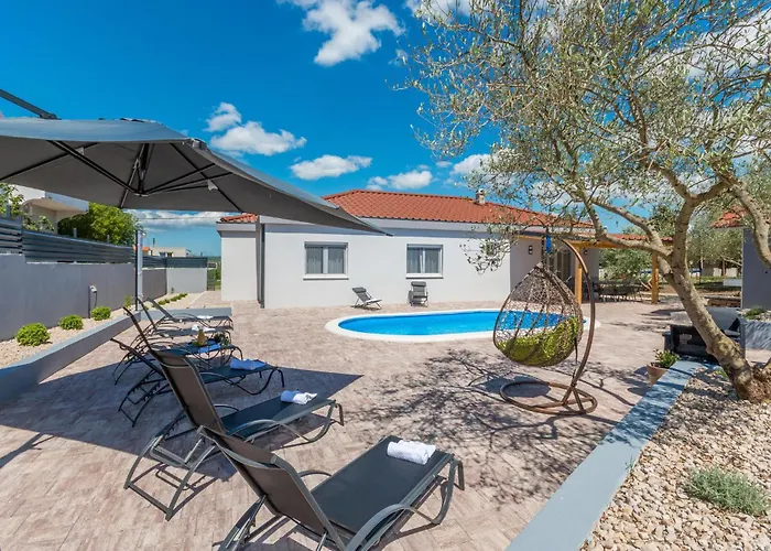 3 Bedroom Cozy In Nyaraló