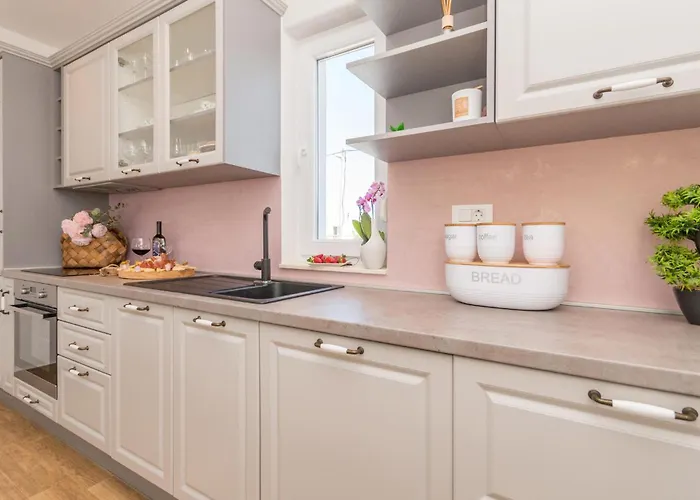 3 Bedroom Cozy In * Sikovo