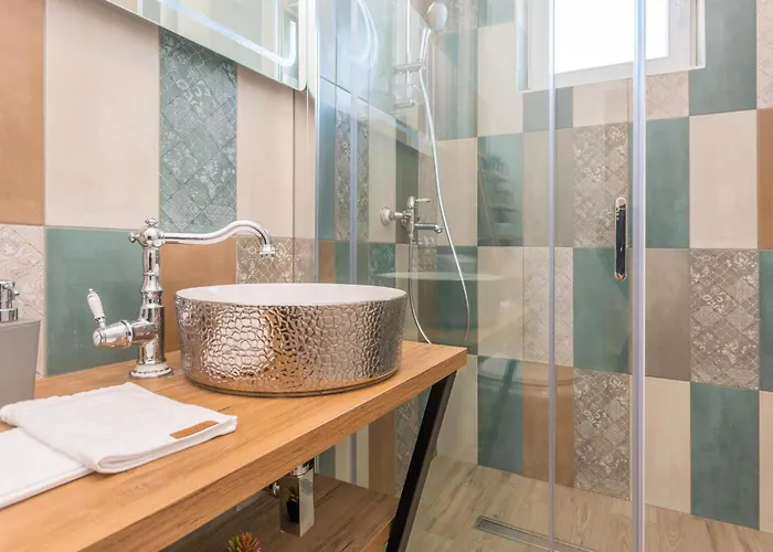 3 Bedroom Cozy In Sikovo